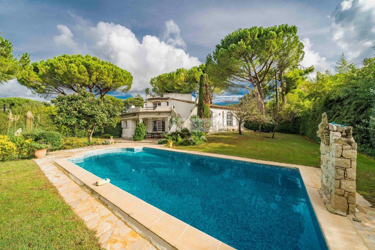 Вилла в Мужен