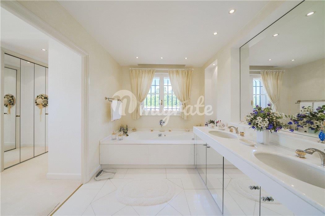 Вилла в Mougins, Alpes-Maritimes, Cote D