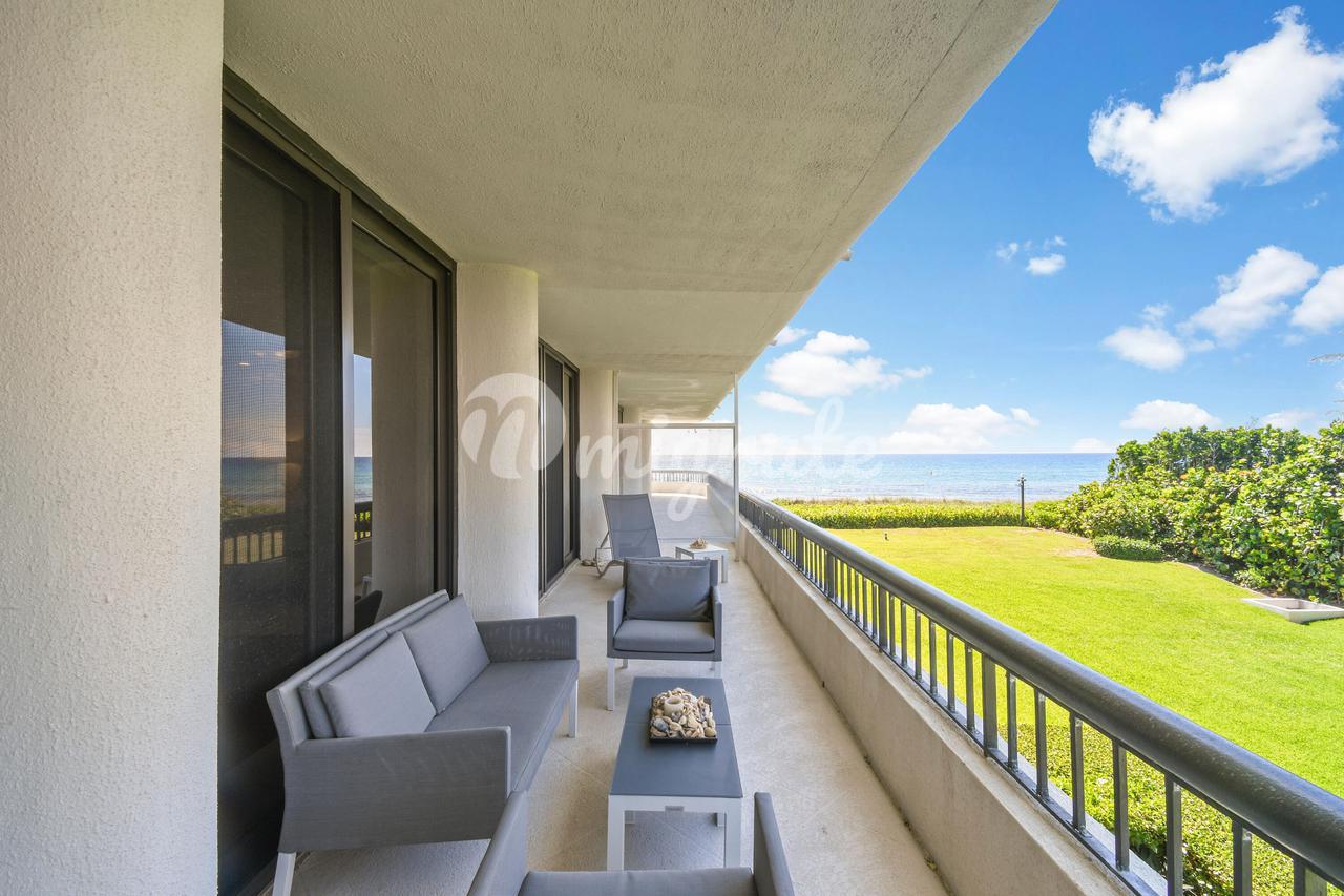 Кондоминиум в 2660 S Ocean Boulevard, 205 S - Palm Beach, Florida