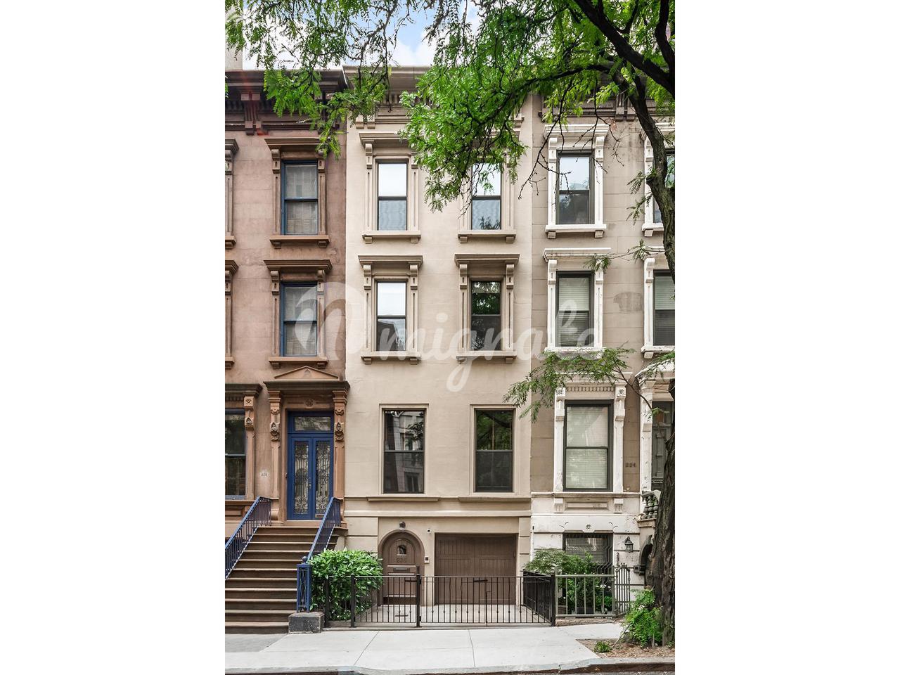 Вилла в 236 E 72ND ST, TOWNHOUSE - Lenox Hill, New York