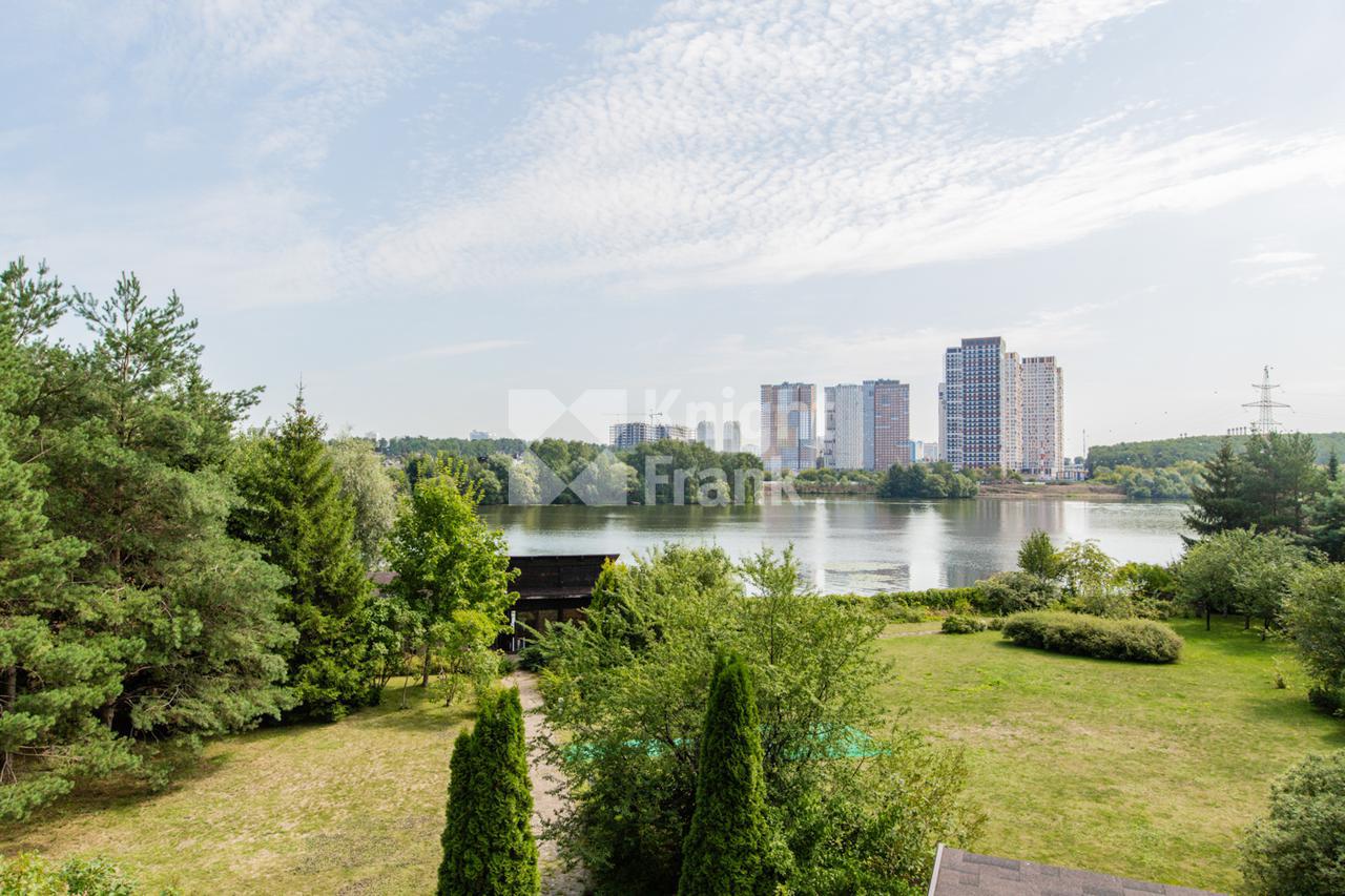 Загородный 🏠 дом 1100 м² в поселке Мякинино(остров) на  Новорижском шоссе, цена 300 млн. руб. | Лот hs9912635