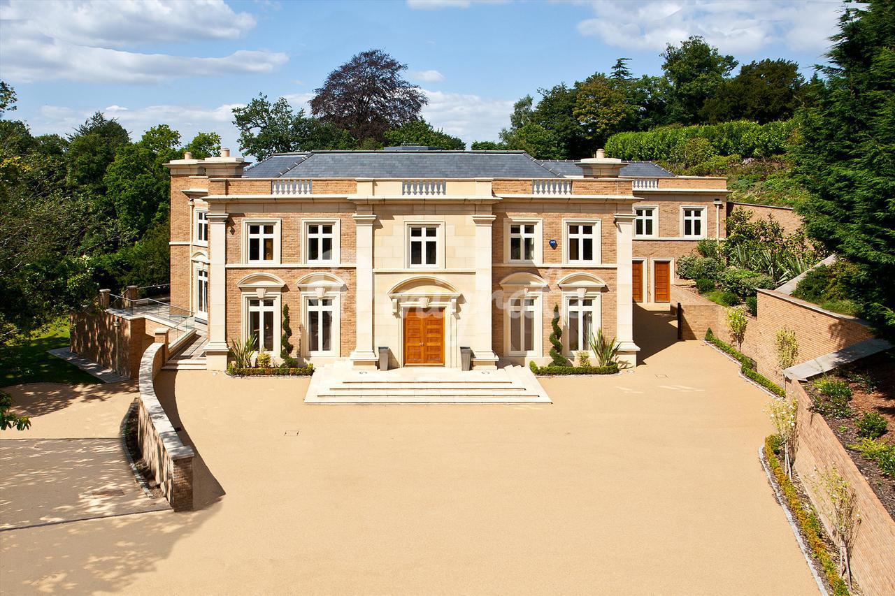 Вилла в Linden Road, Weybridge, Surrey, KT13