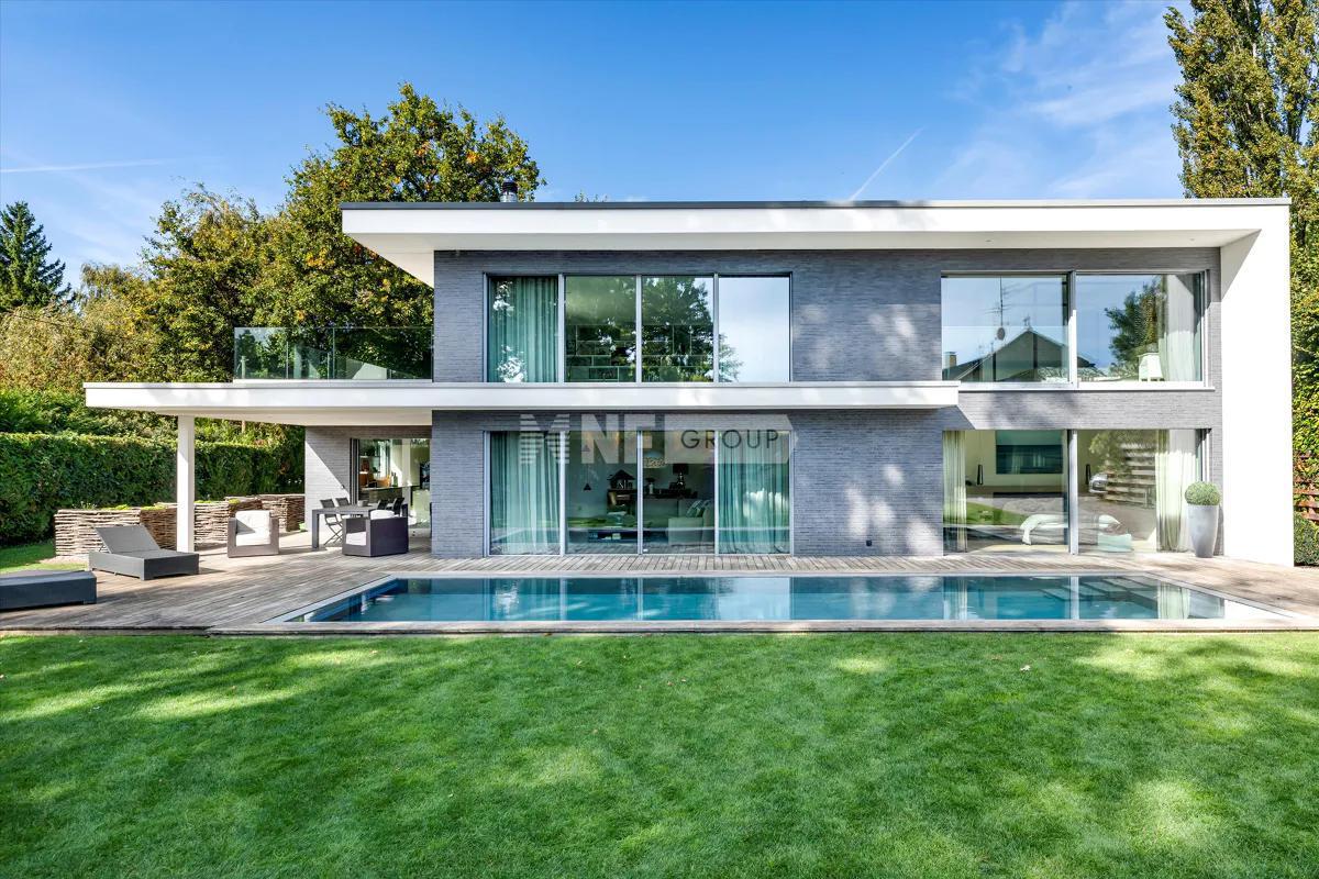 Современная вилла с бассейном в коммуне Вандевр (KF Global: RSI012167983 | Naef Prestige: Ref.34997)