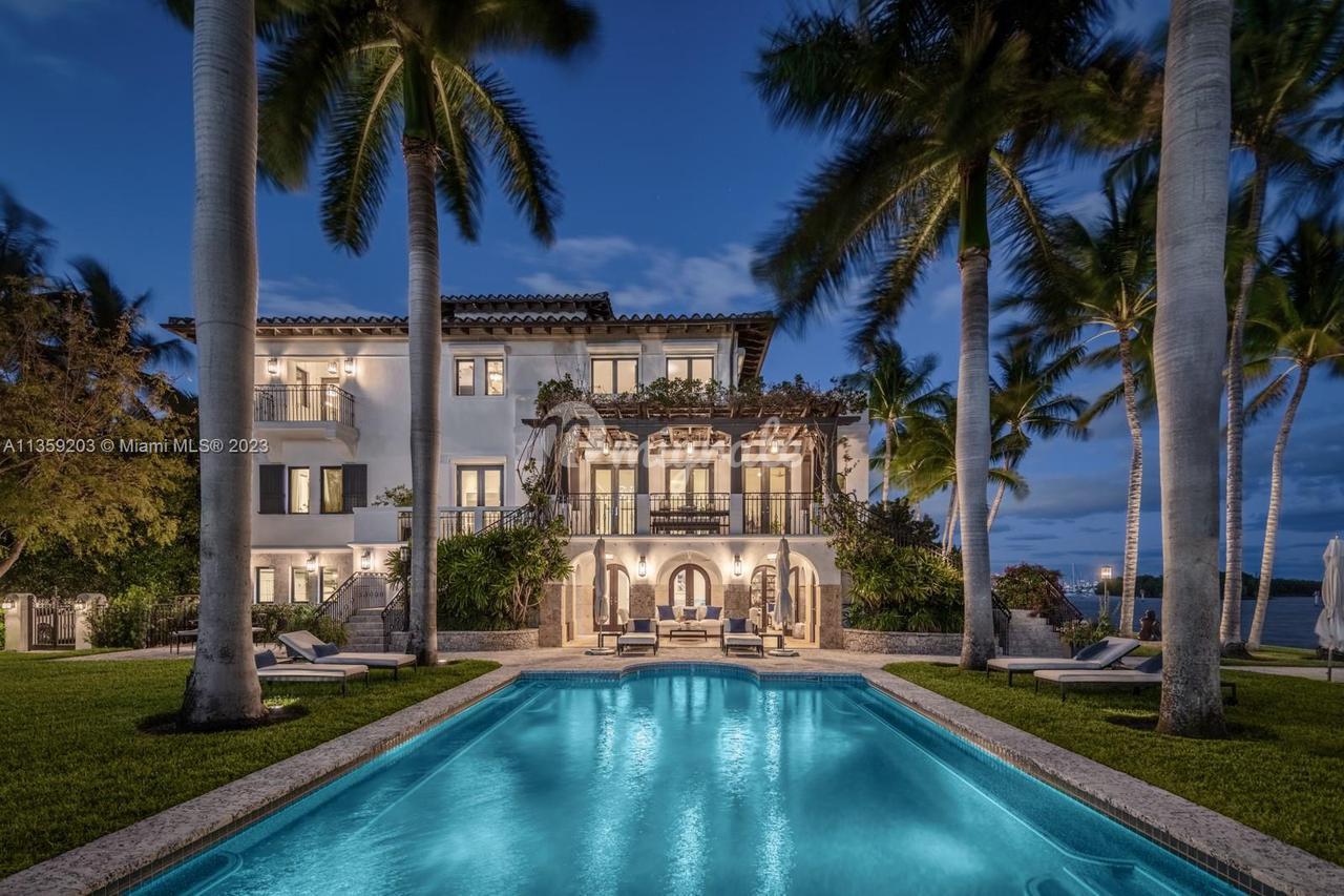 Вилла в 3080 Munroe Dr - Miami, Florida