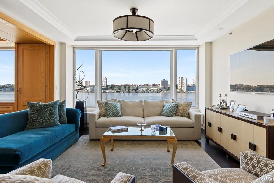 Кондоминиум в The Heritage, 240  RIVERSIDE BLVD , 9E - Lincoln Square, New York