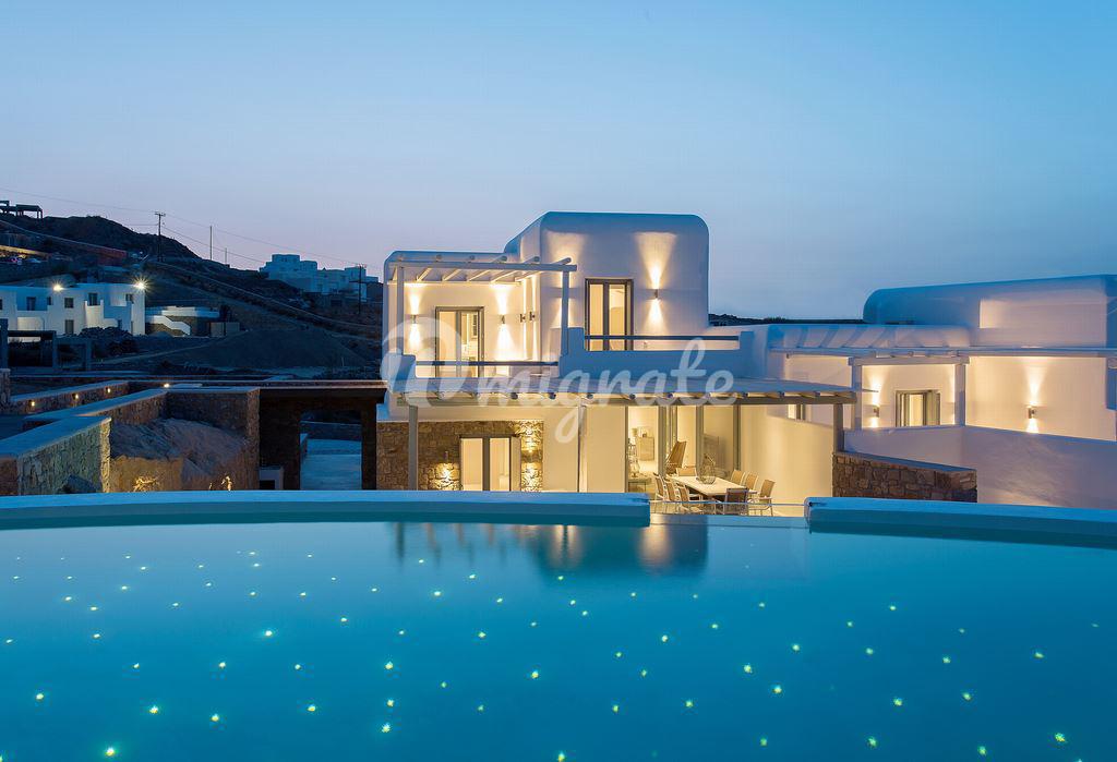 Вилла в жилом комплексе в Греции