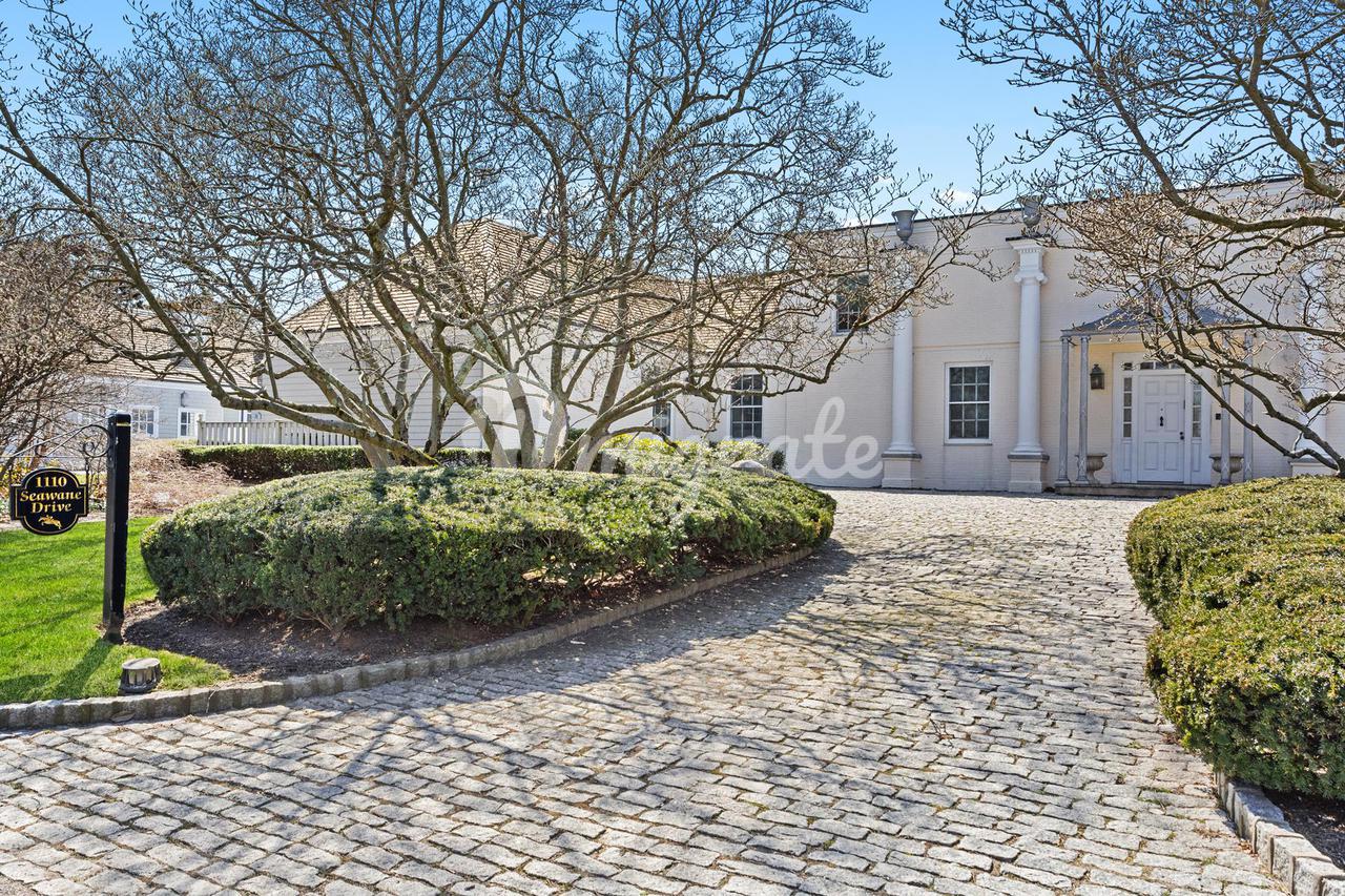 Вилла в 1110 Seawane Drive - Hewlett Harbor, New York