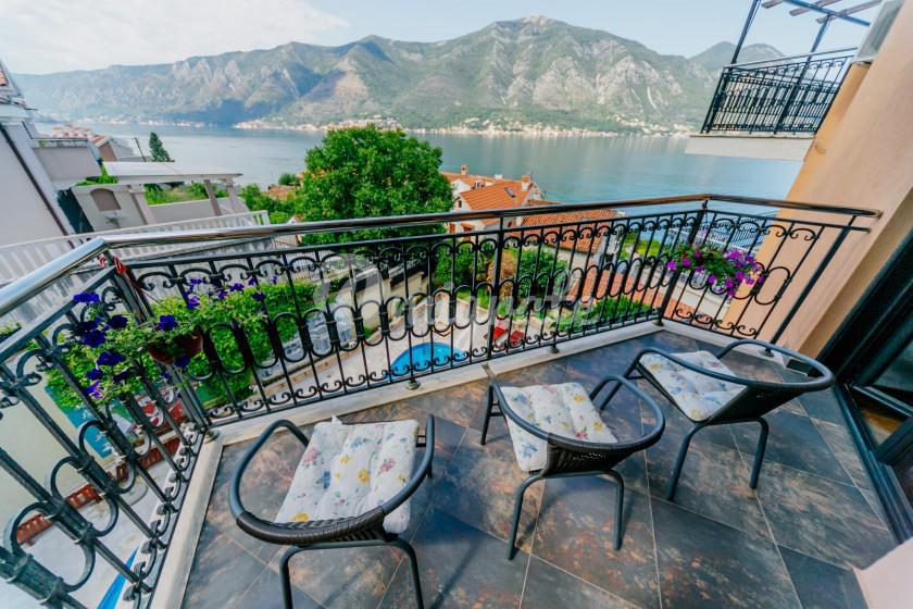 Квартира с двумя спальными комнатами недалеко от моря в Которе (Apartment with two bedrooms near the sea in Kotor)