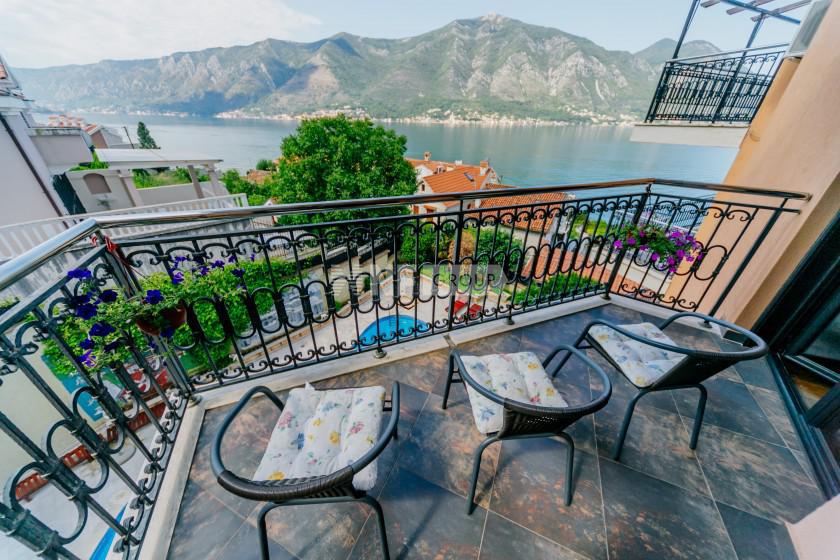 Квартира с двумя спальными комнатами недалеко от моря в Которе (Apartment with two bedrooms near the sea in Kotor)