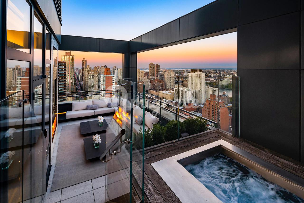 Кондоминиум в The Charles, 1355 FIRST AVE, PH - Lenox Hill, New York