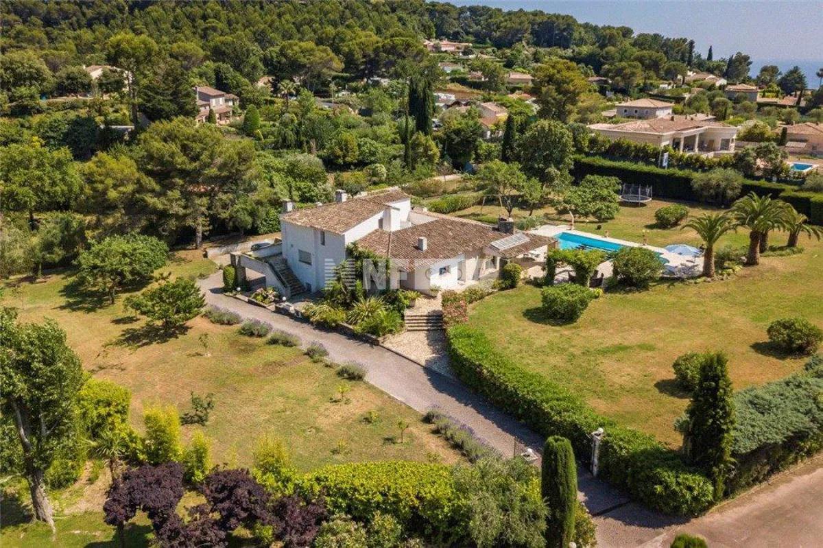 Вилла в Каннах (ene190068)