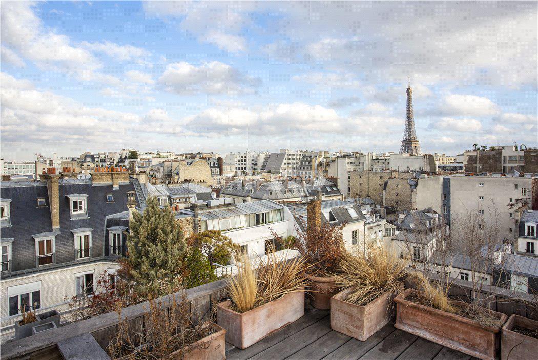Апартаменты с видом на Эйфелеву башню