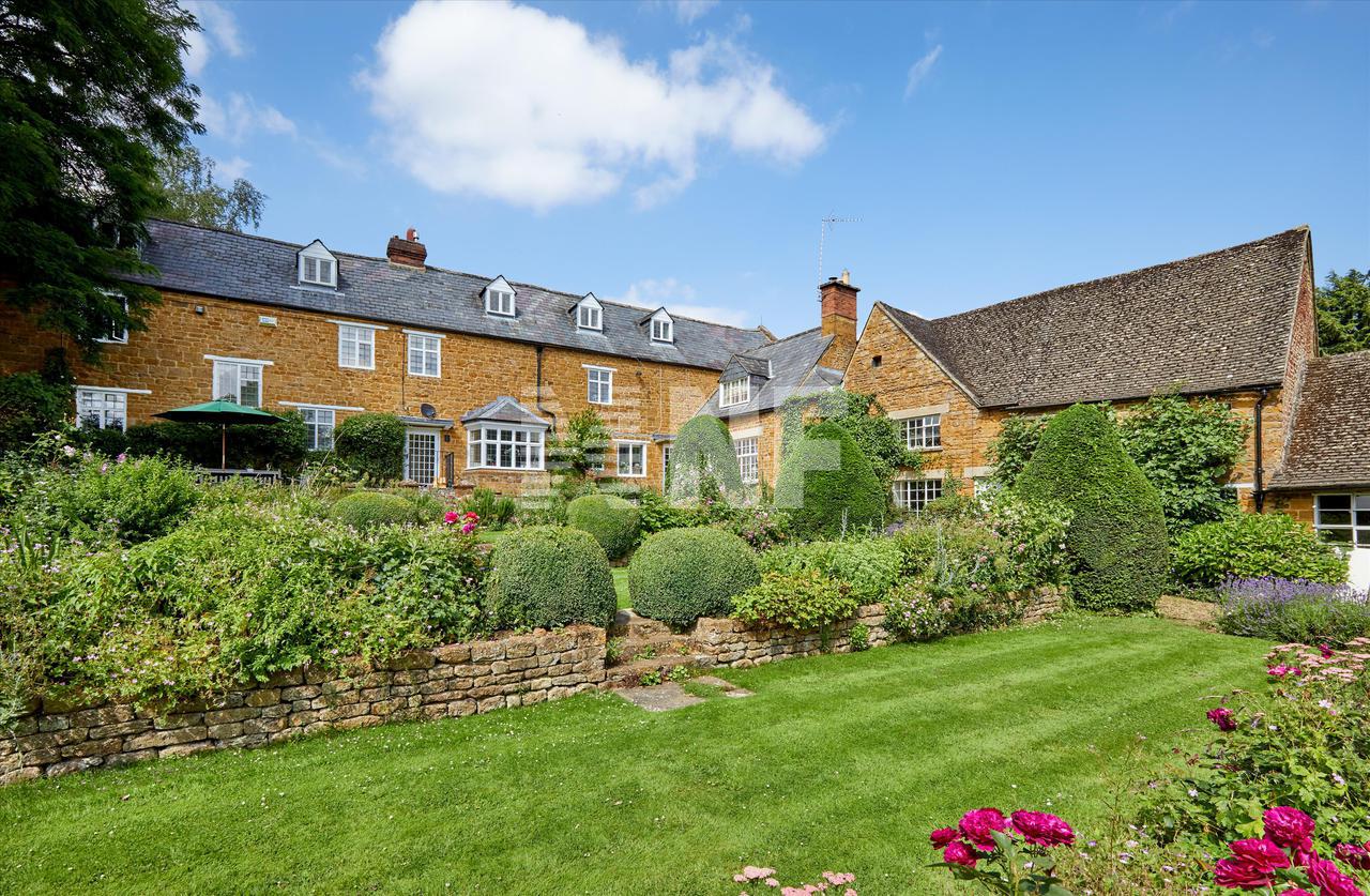 Продажа - Вилла в Chapel Street, Bloxham, Banbury, Oxfordshire, OX15 -  Banbury в Великобритании, цена € 3 448 318 | KF.expert