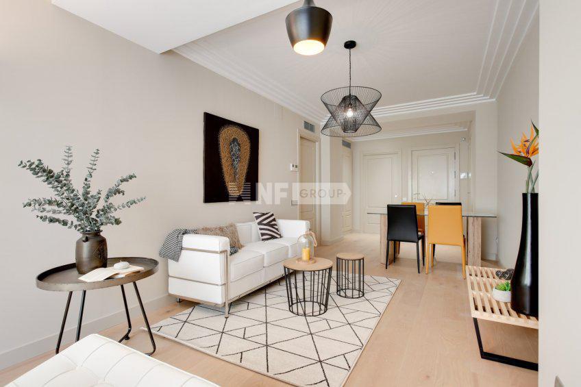 Современный жилой комплекс недалеко от Пасео де Грасия (Brand new condominium near Paceo de Gracia)