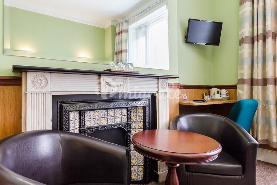 Отель в 57 Gower Street, London, WC1E