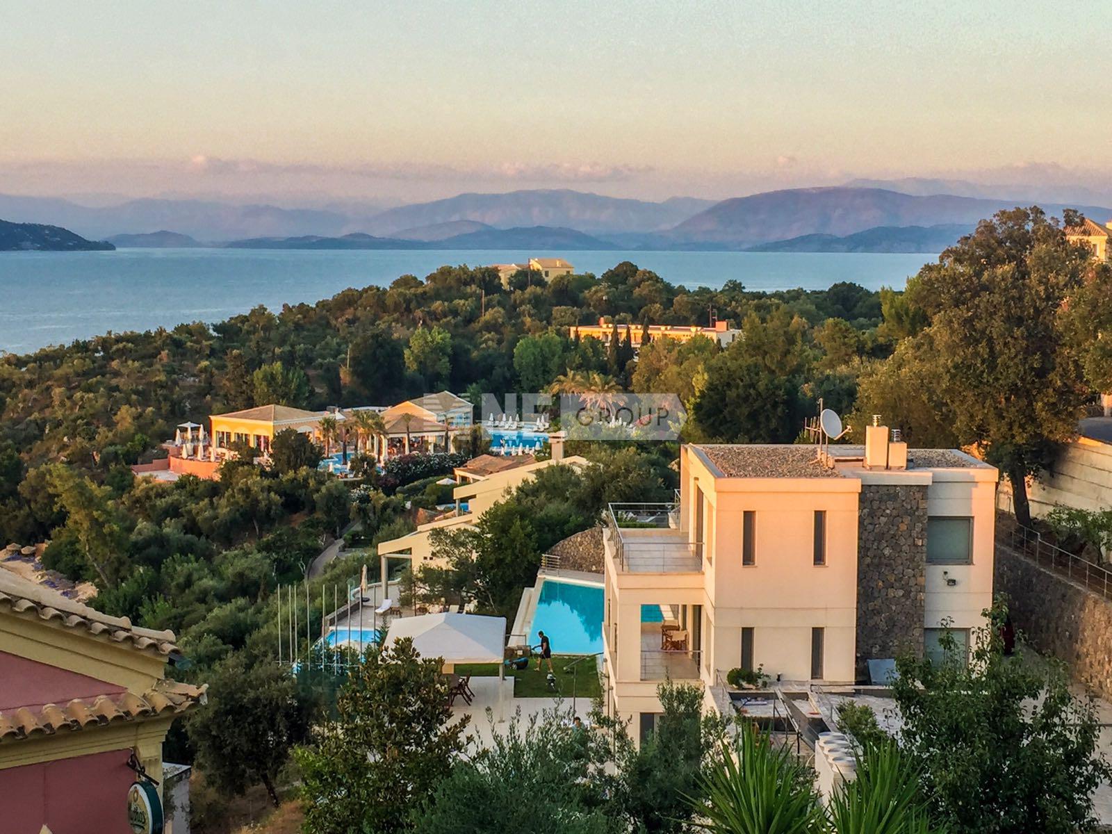 Вилла с выходом к морю на о. Корфу