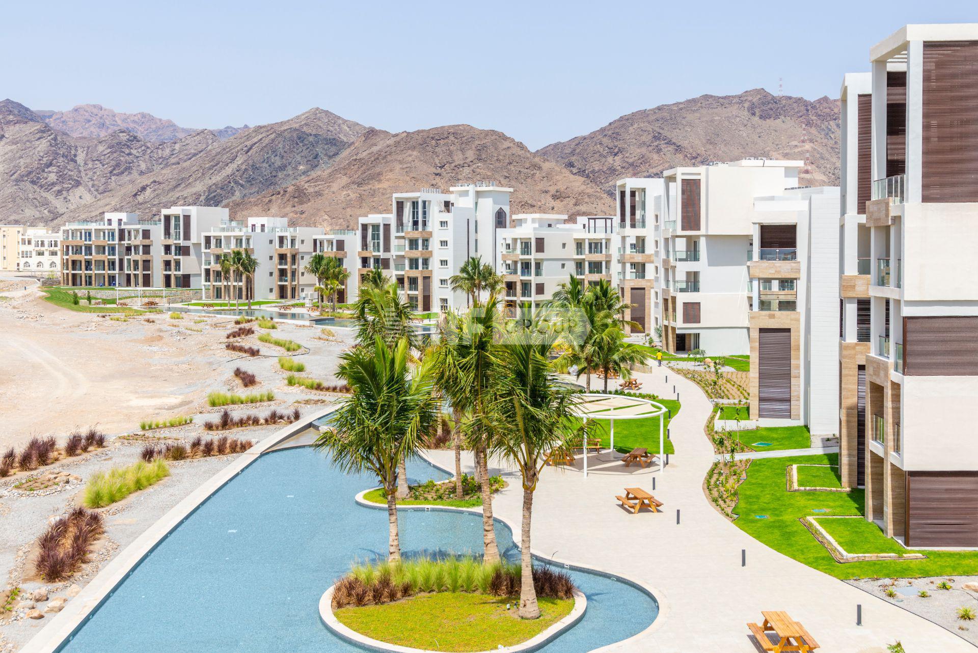 Golf Lake in Jebel Sifah