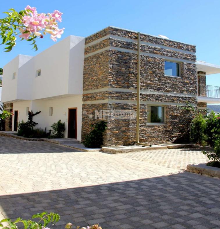 Светлая вилла в центре Бодрума с видом на море и достопримечательности (Unique sea view triplex villa in Bodrum center)