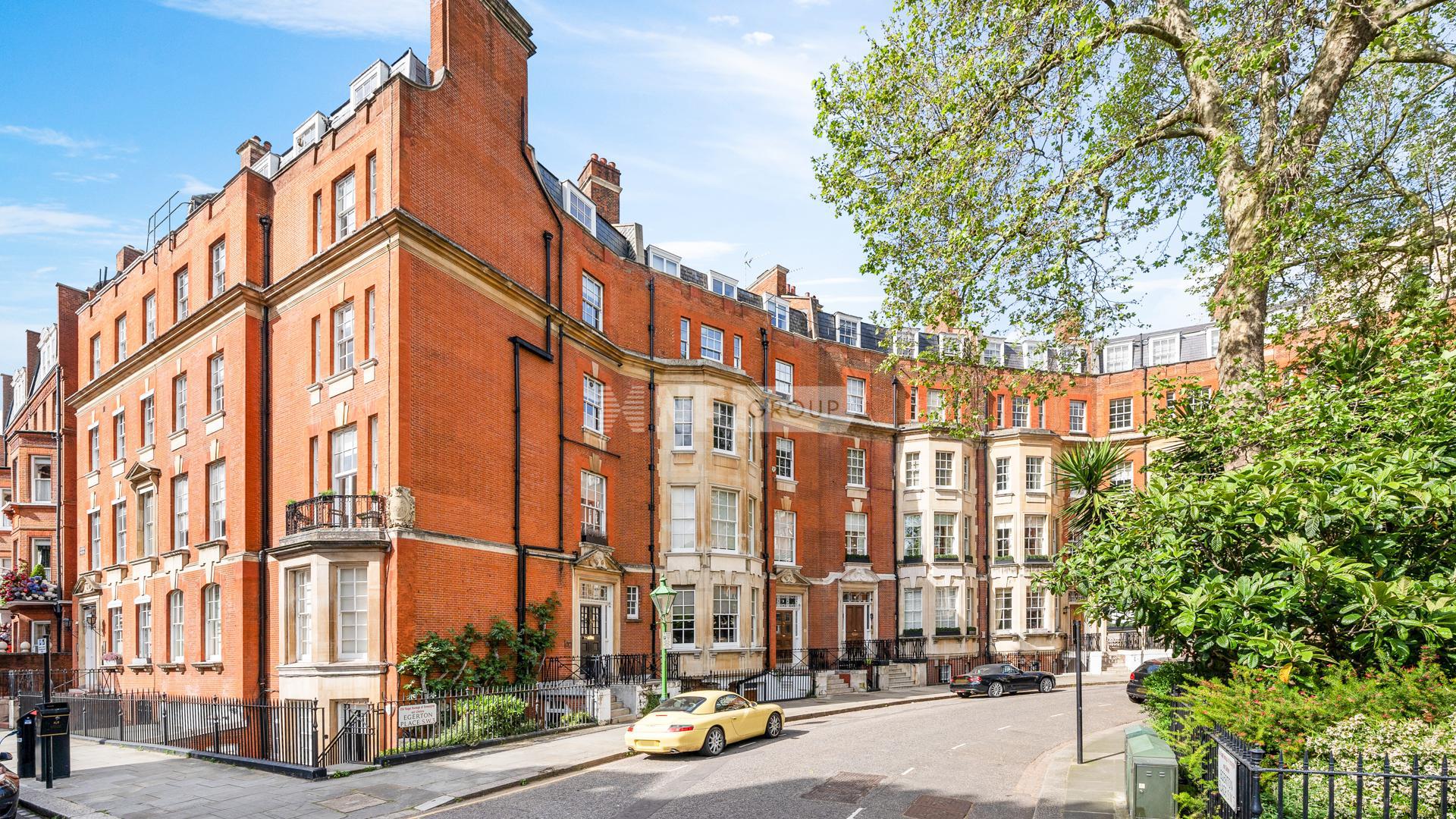 Квартира с выходом в сад в Лондоне (Egerton Place, Knightsbridge, London, SW3 AZ Real Estate)