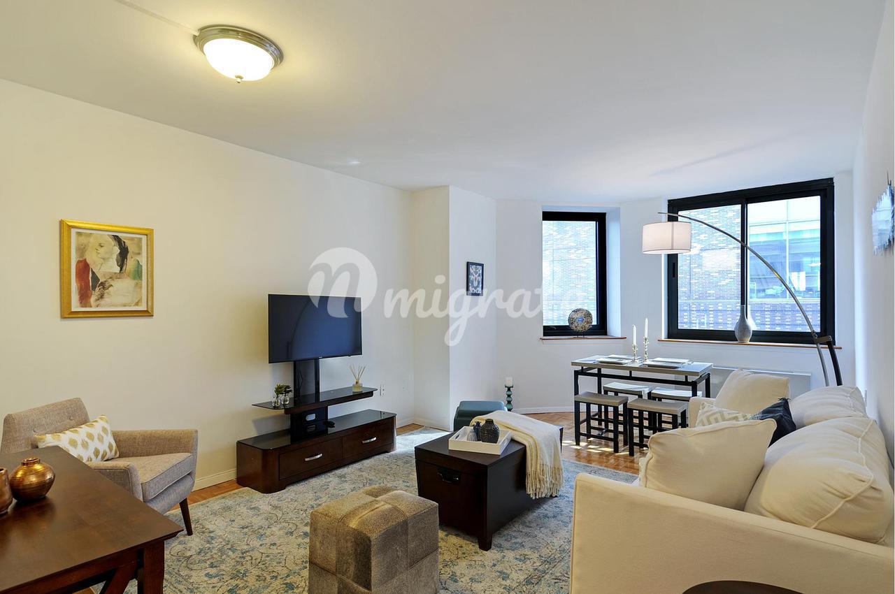Кондоминиум в The Copley, 2000 BROADWAY, 6F - Lincoln Square, New York