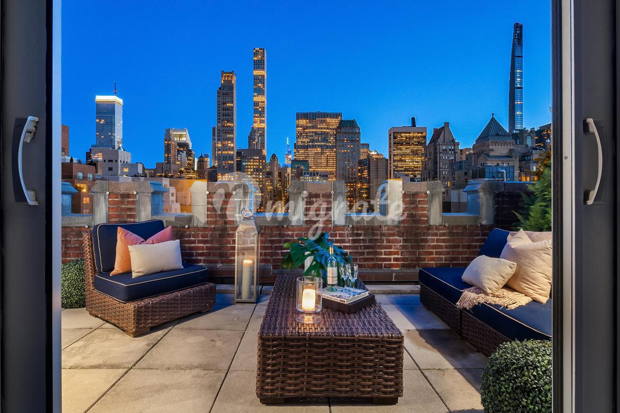Кондоминиум в Chez 66, 21 E 66TH ST, PH - Upper East Side, New York