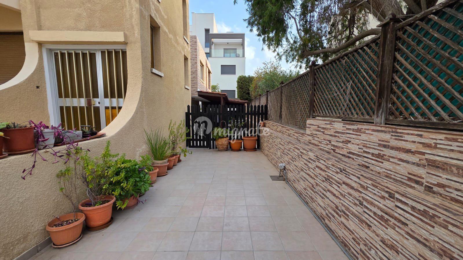 Дом с 4 спальнями в Грмасойе, Лимассол
 (4 Bedroom House in Germasogeia, Limassol)