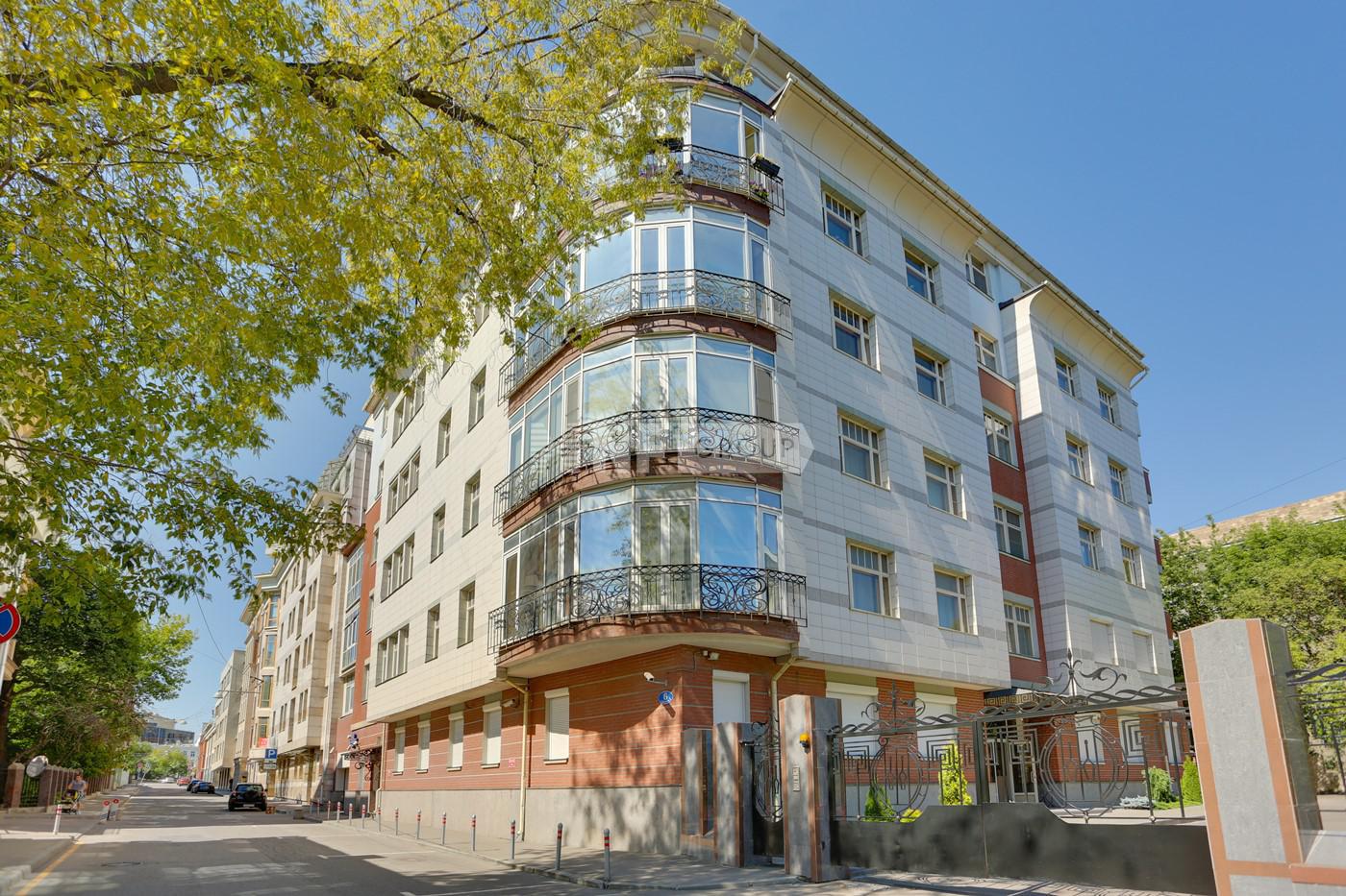 «Дом с французскими окнами» (Дом с французскими окнами)