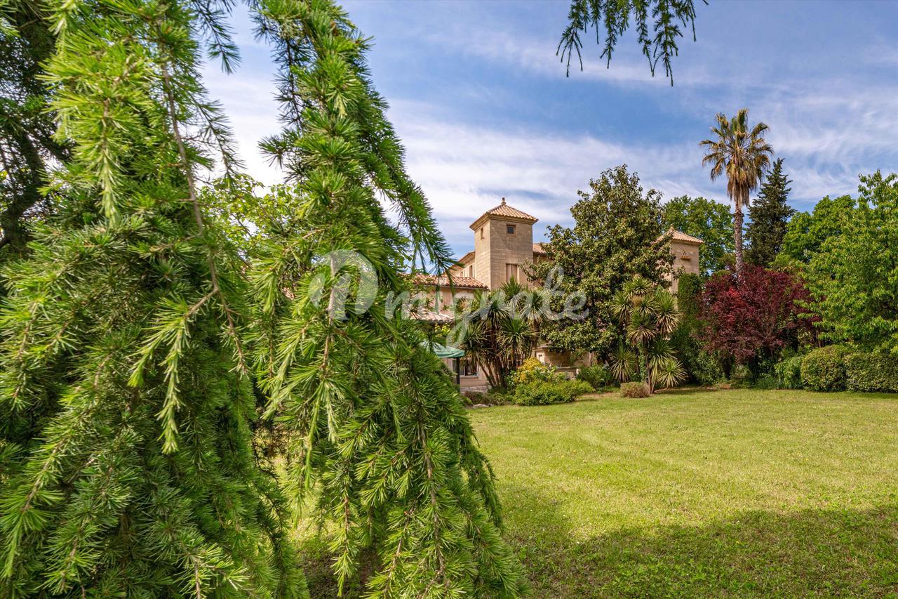 Вилла в 30700 Uzès, Gard, Languedoc-Roussillon