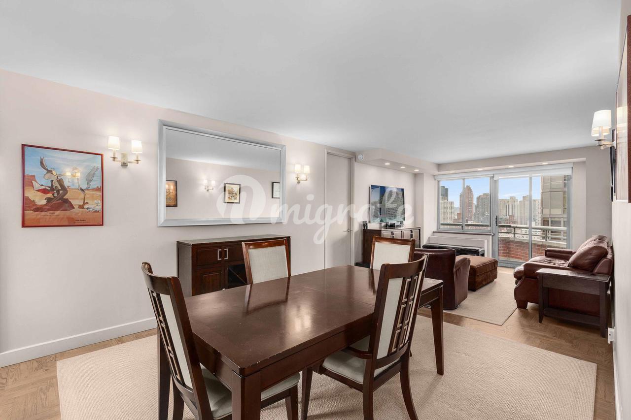 Кондоминиум в DUNHILL, THE, 401 E 84TH ST, 21A - Yorkville, New York