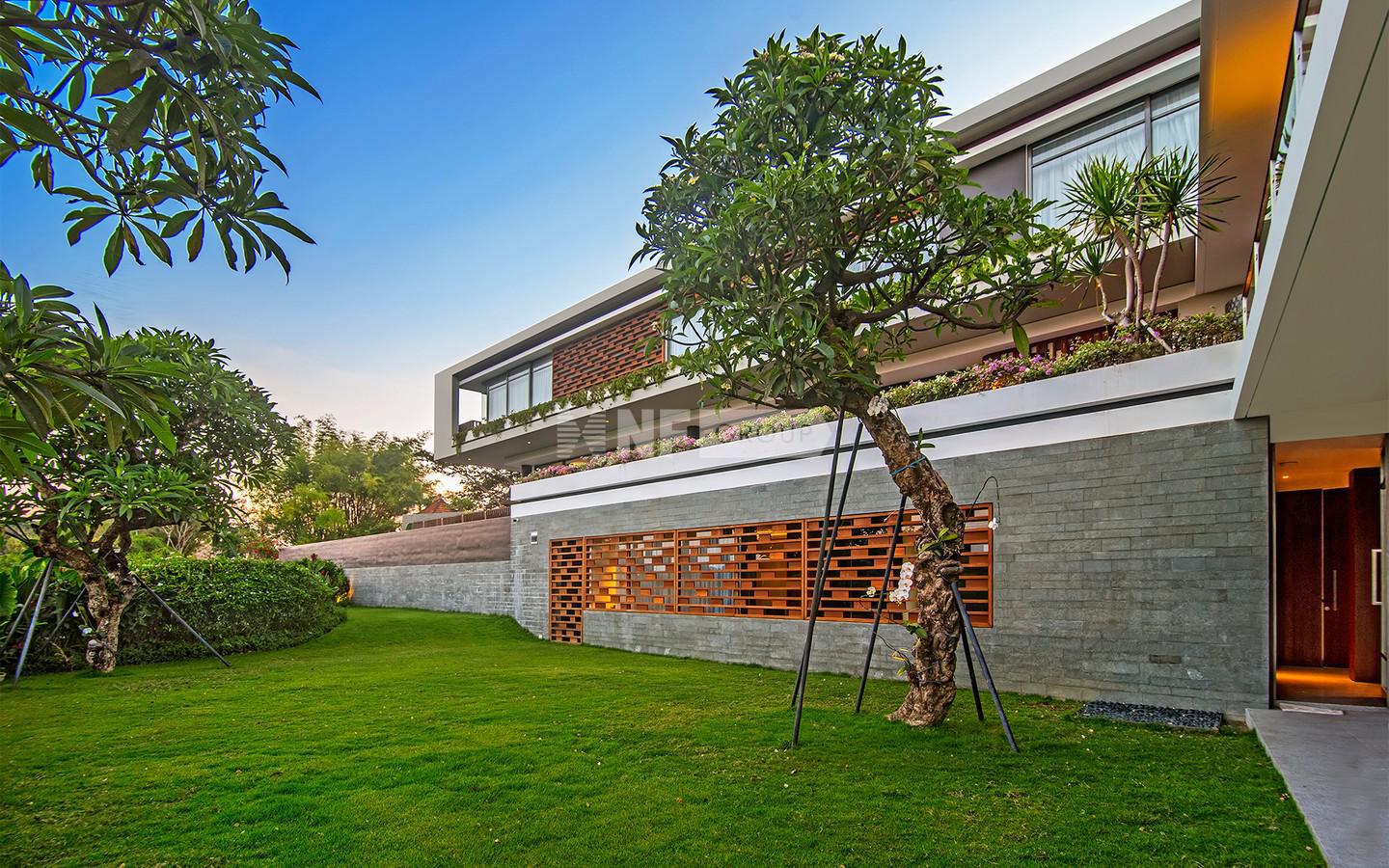 Ultra Extravagant Luxurious Living