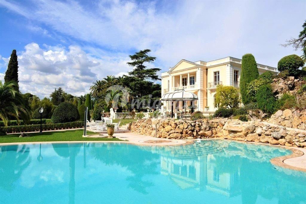 Роскошный замок в Каннах