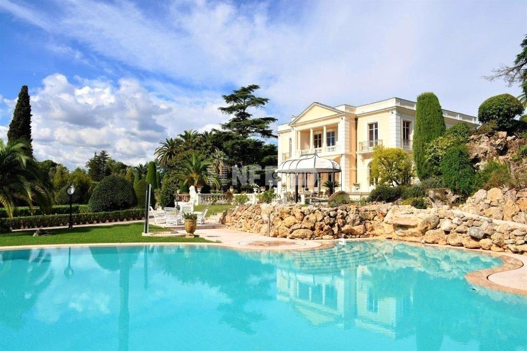 Роскошный замок в Каннах