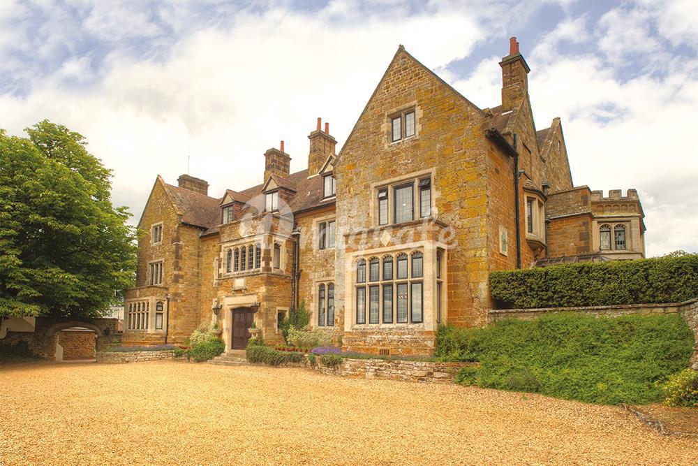 Отель в East Midlands - Highgate House, Creaton, Northampton, Northamptonshire, NN6