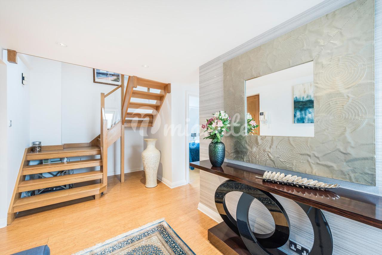 Квартира в Watermans Quay, William Morris Way, London, SW6.