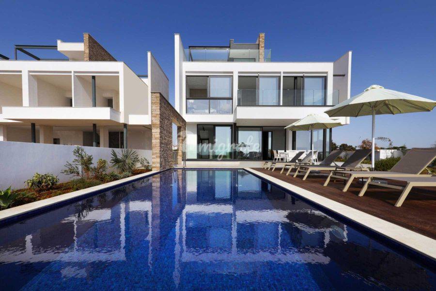 Вилла с 5 спальнями в Айя-Текла, Фамагуста
 (5 Bedroom Villa in Ayia Thekla, Famagusta)