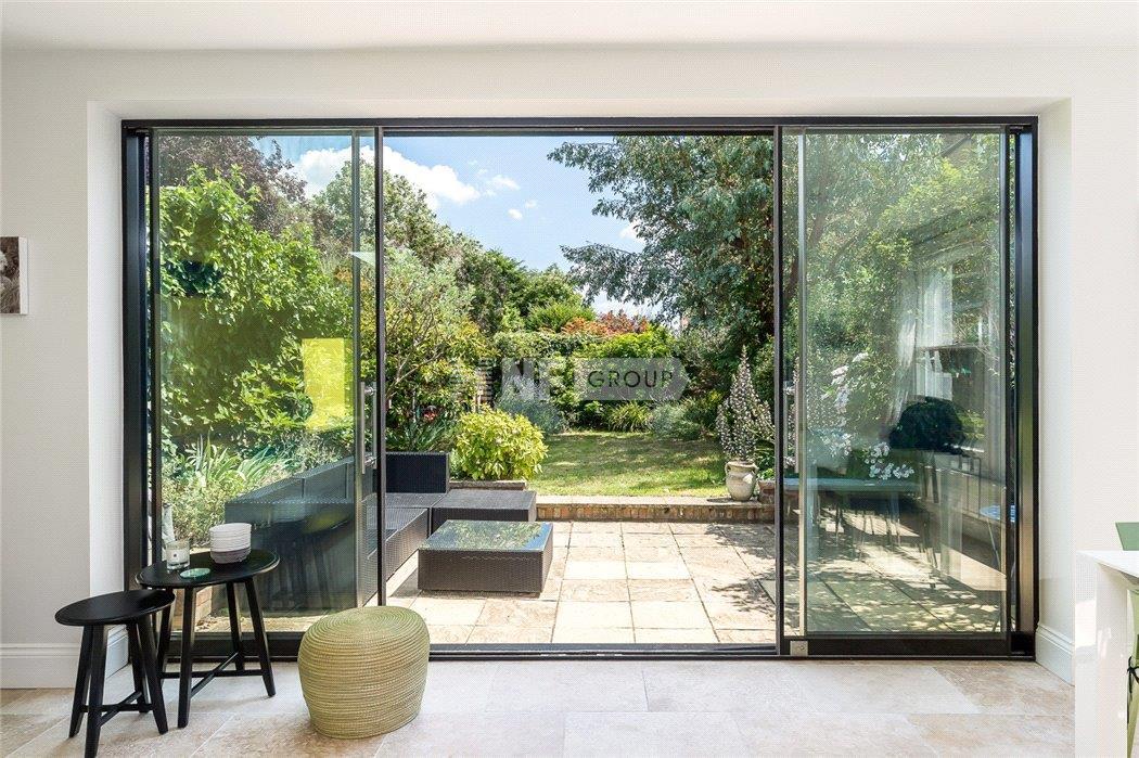 Вилла в Erpingham Road, London, SW15