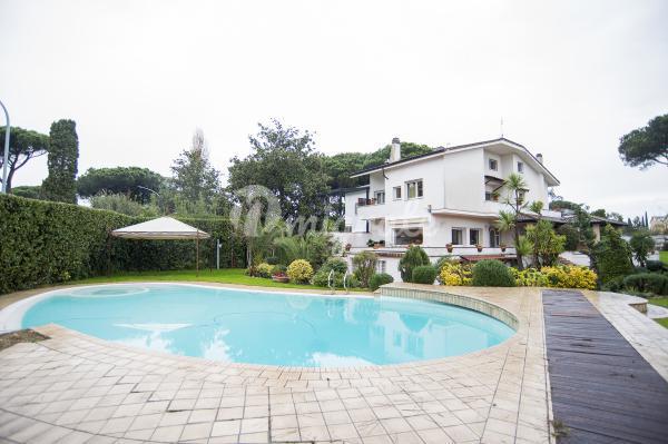 Вилла с бассейном в престижном жилом районе Рима (Trevi Elite)