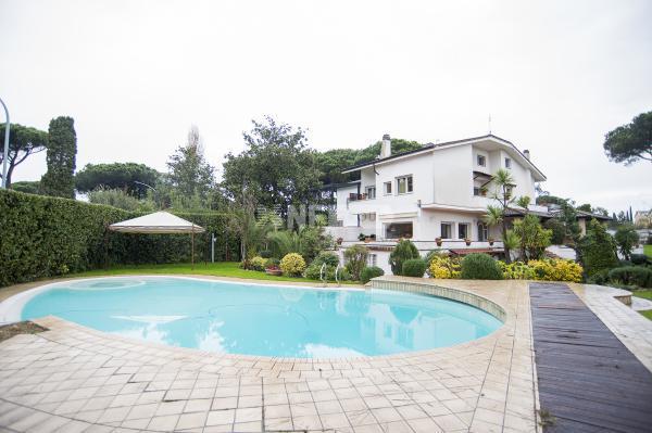 Вилла с бассейном в престижном жилом районе Рима (Trevi Elite)