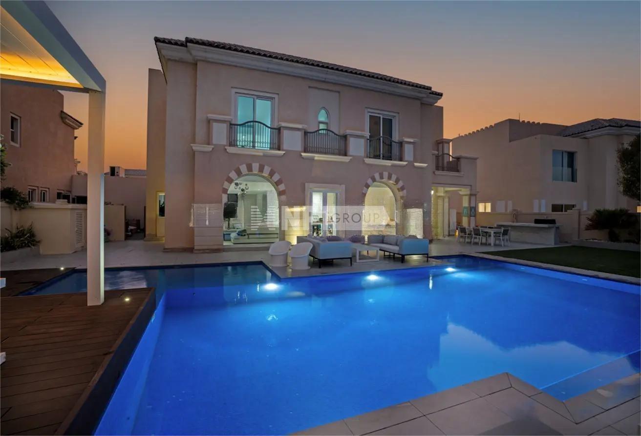 Вилла с 5 спальнями в Victory Heights (5 BR Villa in Victory Heights)