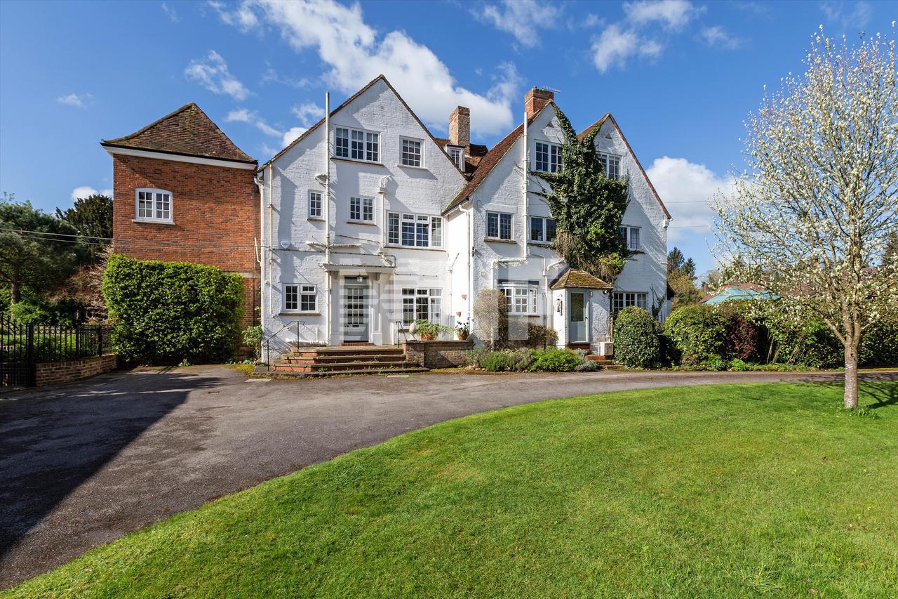 Продажа - Вилла в Tannery Lane, Bramley, Guildford, Surrey, GU5 - Гилфорд в  Великобритании, цена € 1 776 752 | KF.expert