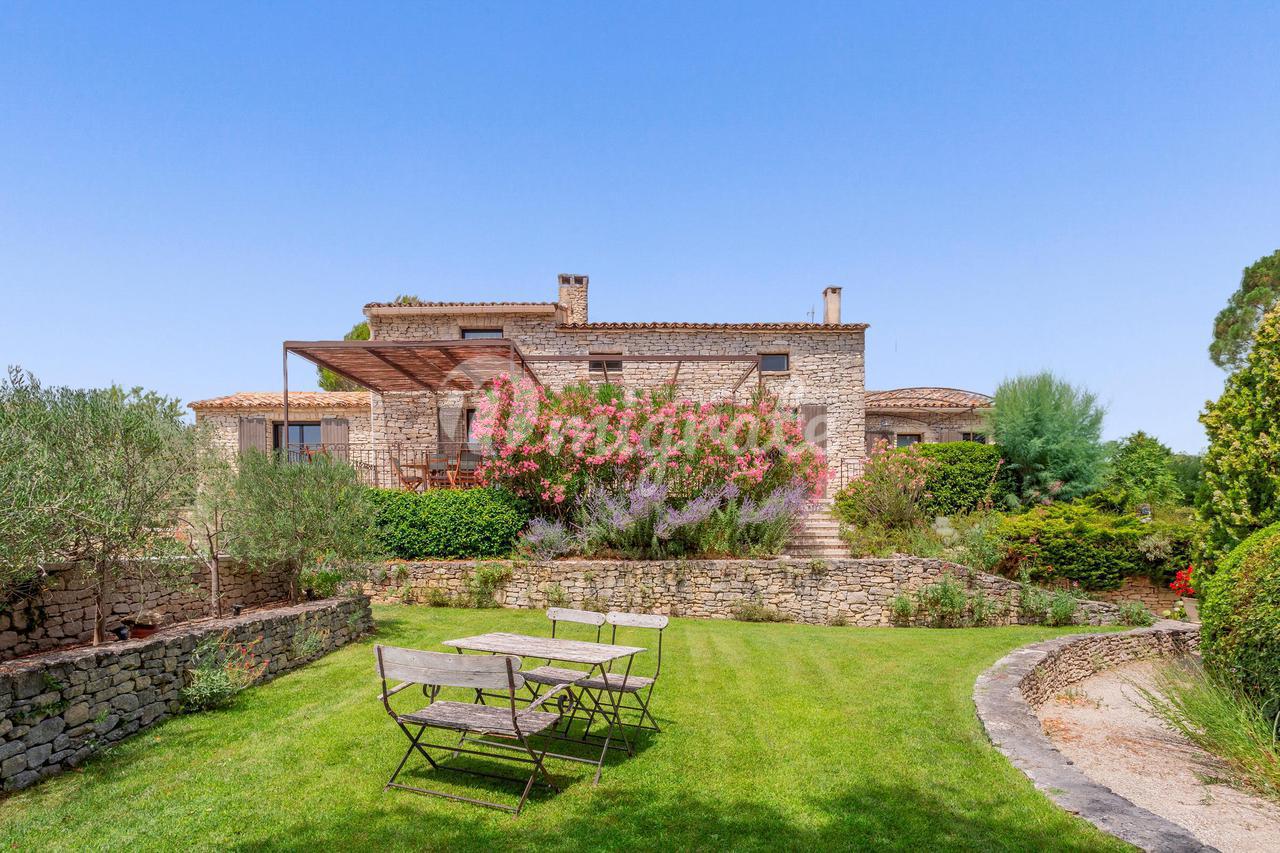 Вилла в Gordes, Vaucluse, Provence-Alpes-Côte d`Azur