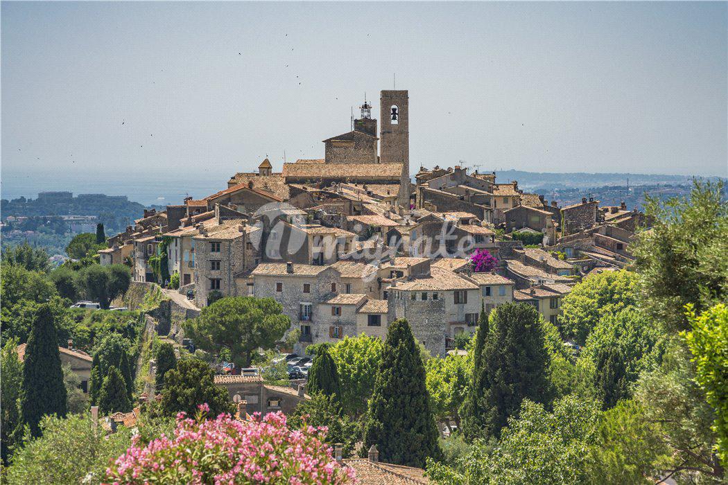 Поместье с захватывающими видами в Сен-Поль-де-Ванс