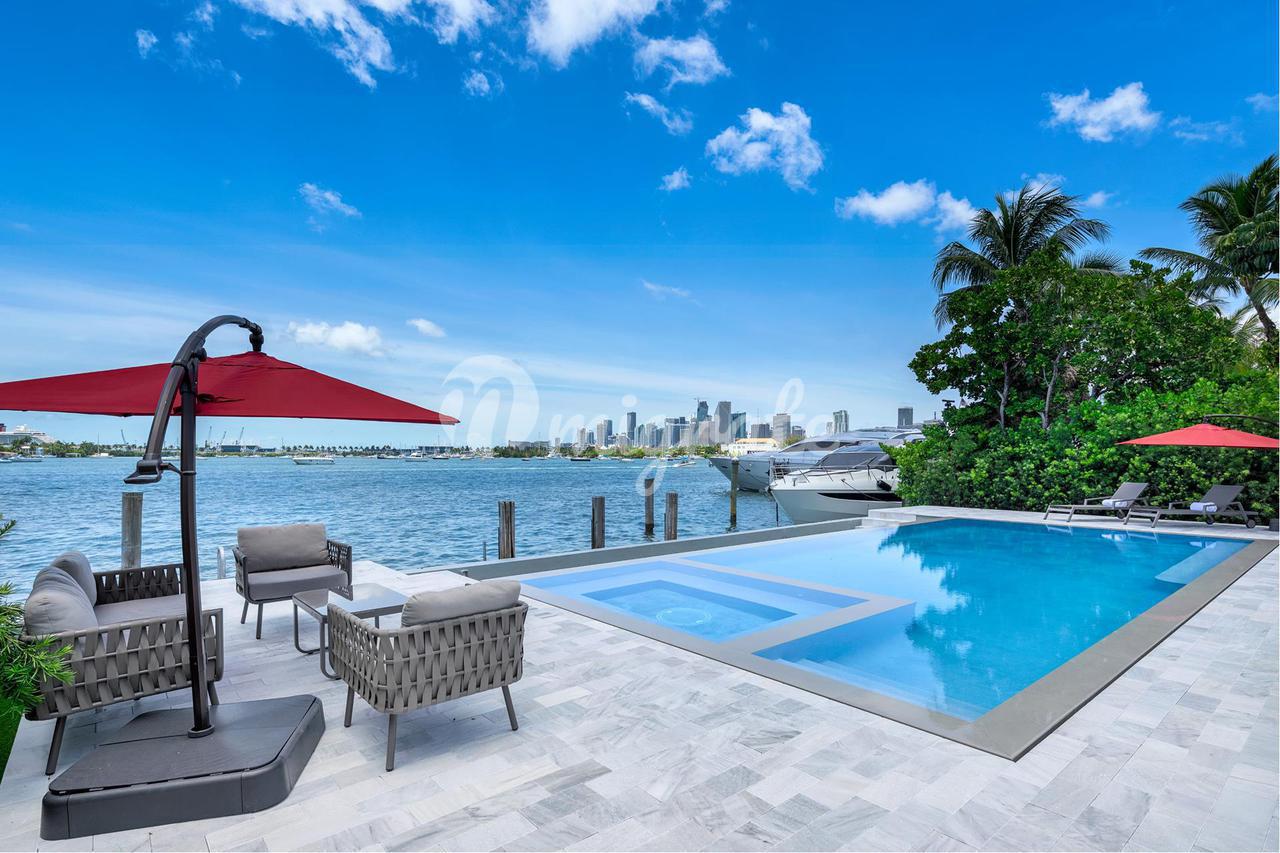 Продажа - Вилла в 1300 S Venetian Way - Miami, Florida - в Майами в США,  цена $ 13 999 000 | KF.expert