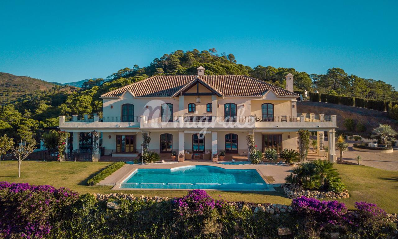 Вилла в El Velerin, Estepona, Malaga