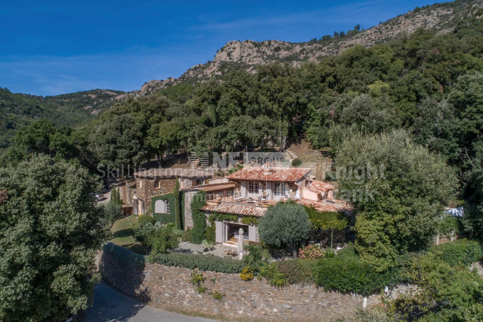 Вилла на Лазурном побережье (janssens-immobilier 83680)