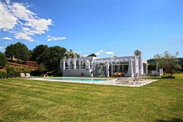 Современная вилла в 50 м от моря