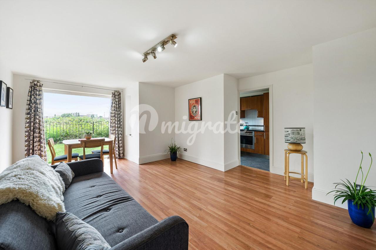 Квартира в Ferguson Close, London, E14