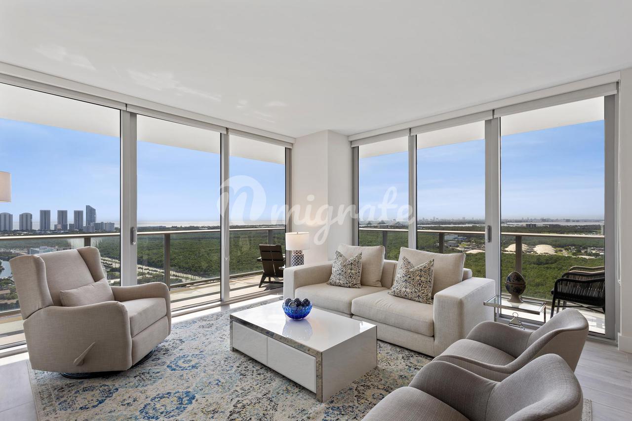 Кондоминиум в 16385  Biscayne Blvd , 3121 - North Miami Beach, Florida