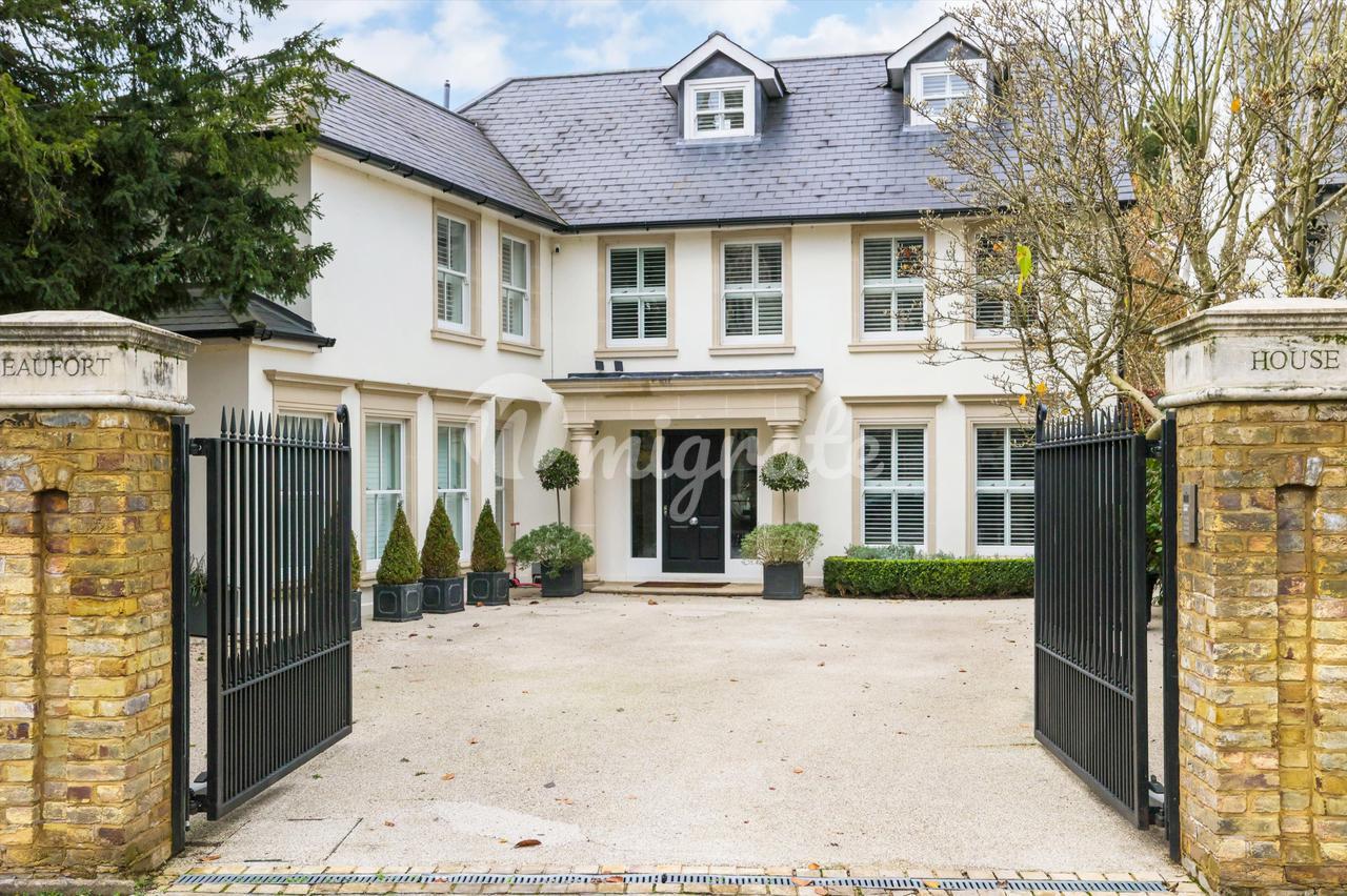 Продажа Вилла в Church Road, East Molesey, Surrey, KT8 East Molesey