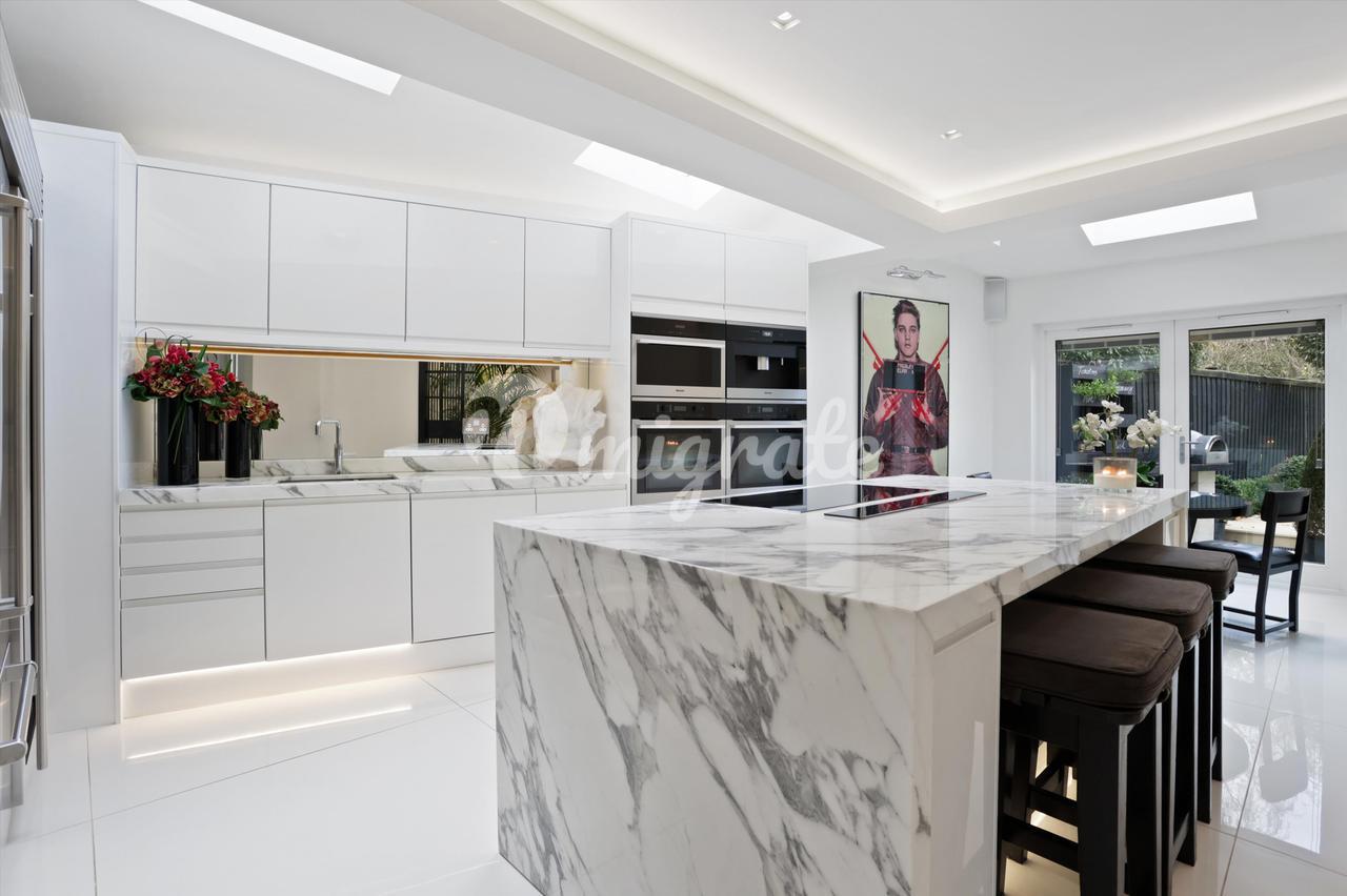 Продажа Вилла в Church Road, East Molesey, Surrey, KT8 East Molesey